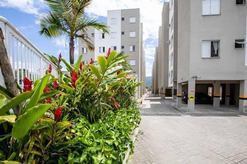 Apto Em Ubatuba Divisa Com A Praia De Itagua E Facil Acesso As Praias Fica Ao Lado Do Atacado Tenda Da Rodovia Rio Santos Extérieur photo
