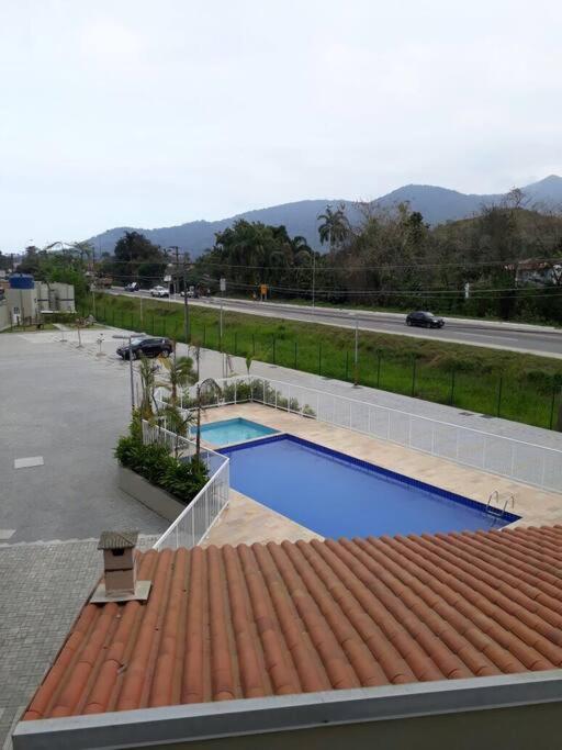 Apto Em Ubatuba Divisa Com A Praia De Itagua E Facil Acesso As Praias Fica Ao Lado Do Atacado Tenda Da Rodovia Rio Santos Extérieur photo